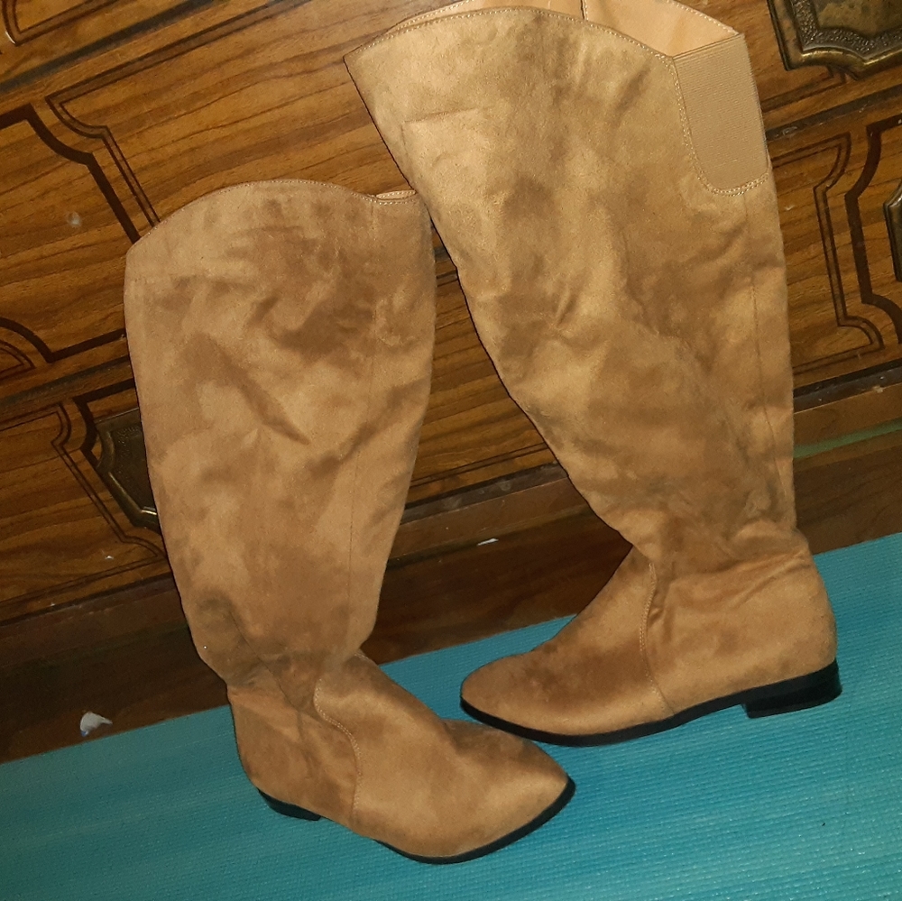 Knee high boots never been worn